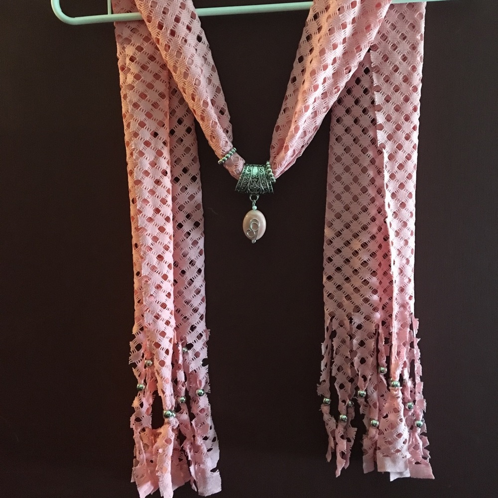Pink scarf with jewel
